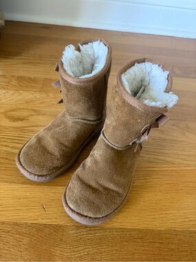Koolaburra by Ugg Kids Chestnut Suede Faux-Shearling Bow Boots